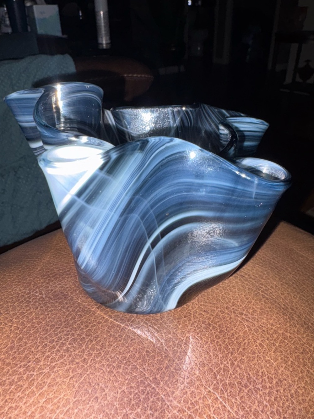Hand Blown Art Glass VTG Hankerchief Vase Black White Clear Swirl 7.5 Tall - Picture 5 of 10